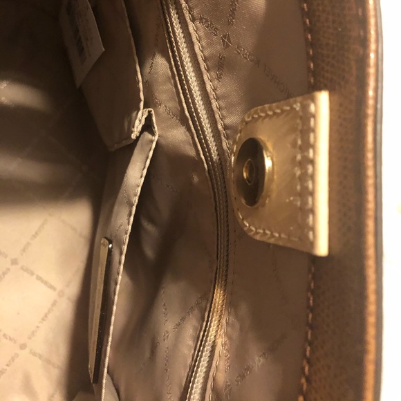 NWT Michael Kors Jet Set Tote - Picture 11 of 16